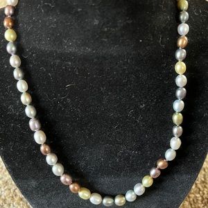 Multicolor pearl necklace